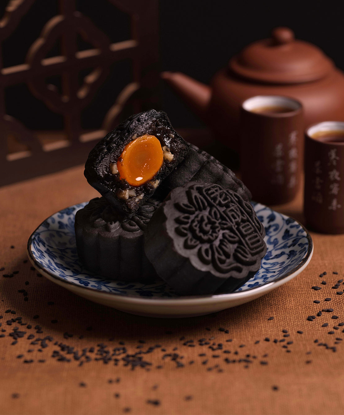 Black Sesame Yolk with Olive Kernel (6pcs)